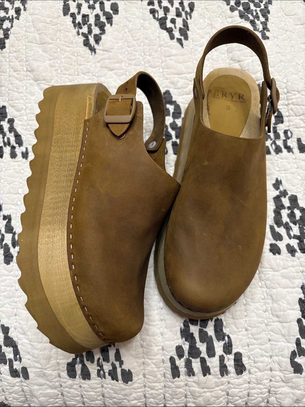 NWOT Bryr Tegan Seaweed Clogs 9/39